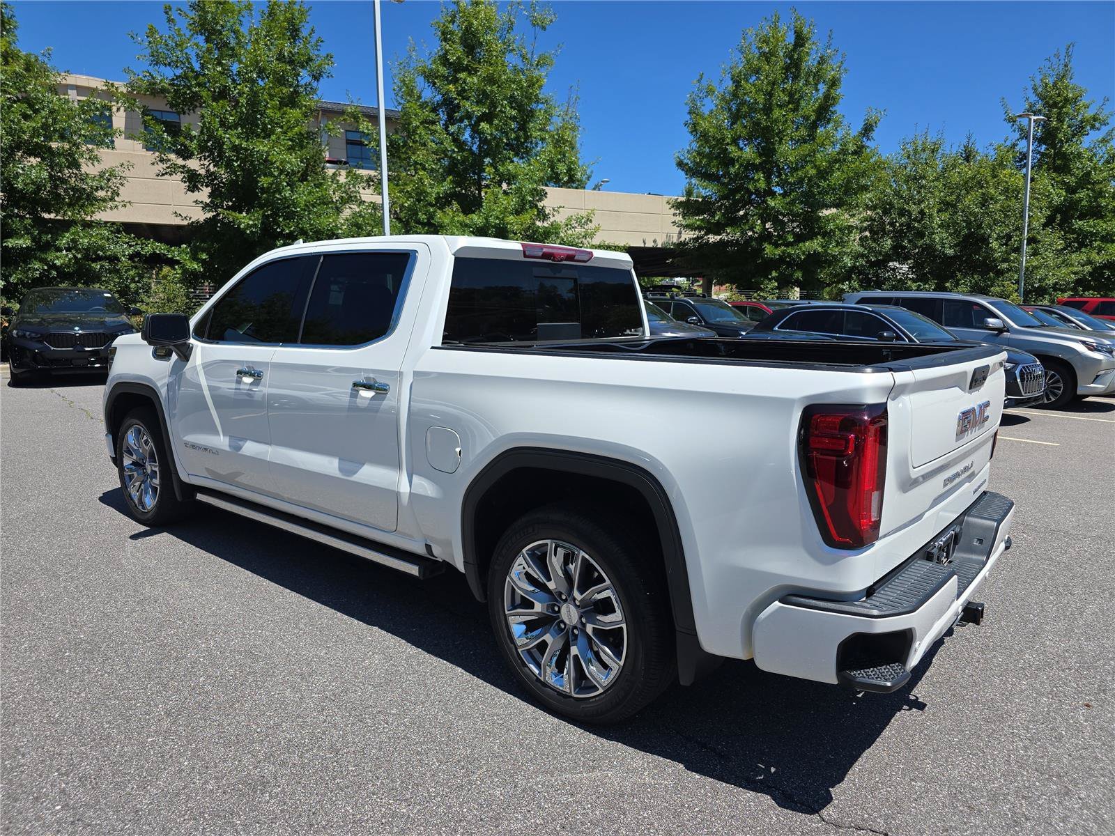 Used 2024 GMC Sierra 1500 Denali AWD/4WD image 5