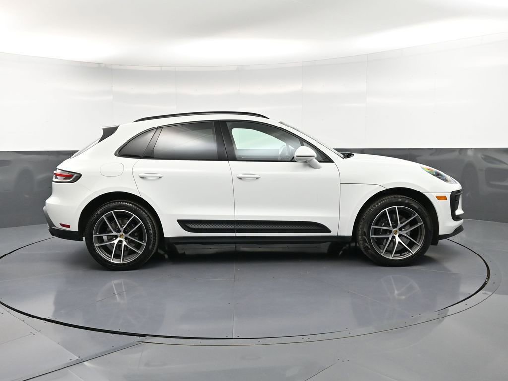 Used 2025 Porsche Macan AWD/4WD image 9
