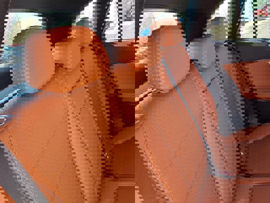 Used 2024 Mercedes-Benz GLC 300 4MATIC image 24