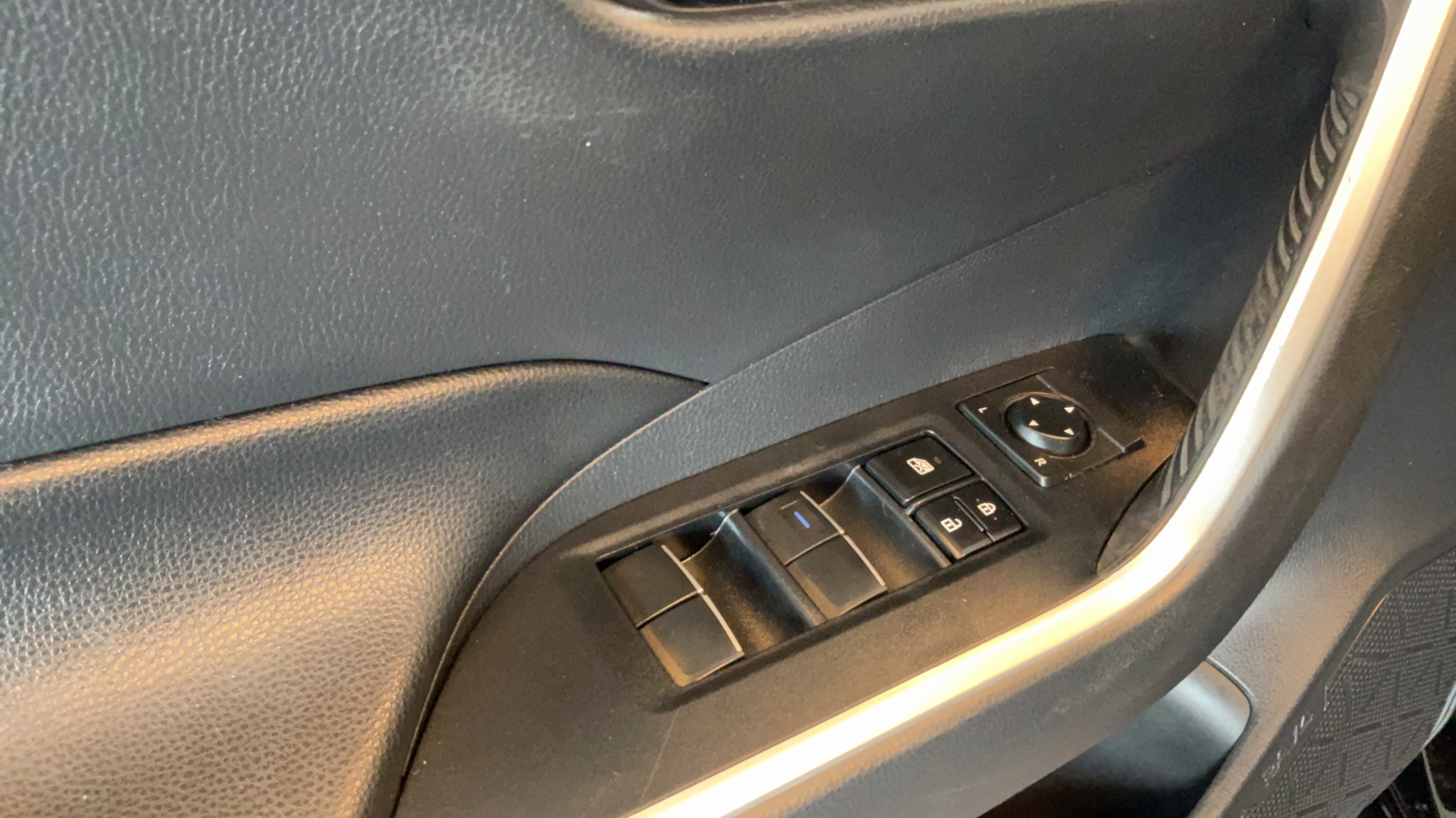 Used 2019 Toyota RAV4 XLE Premium w/ Advanced Technology Package FWD image 25