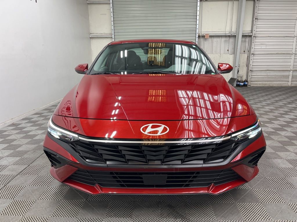 Used 2025 Hyundai Elantra SEL image 4