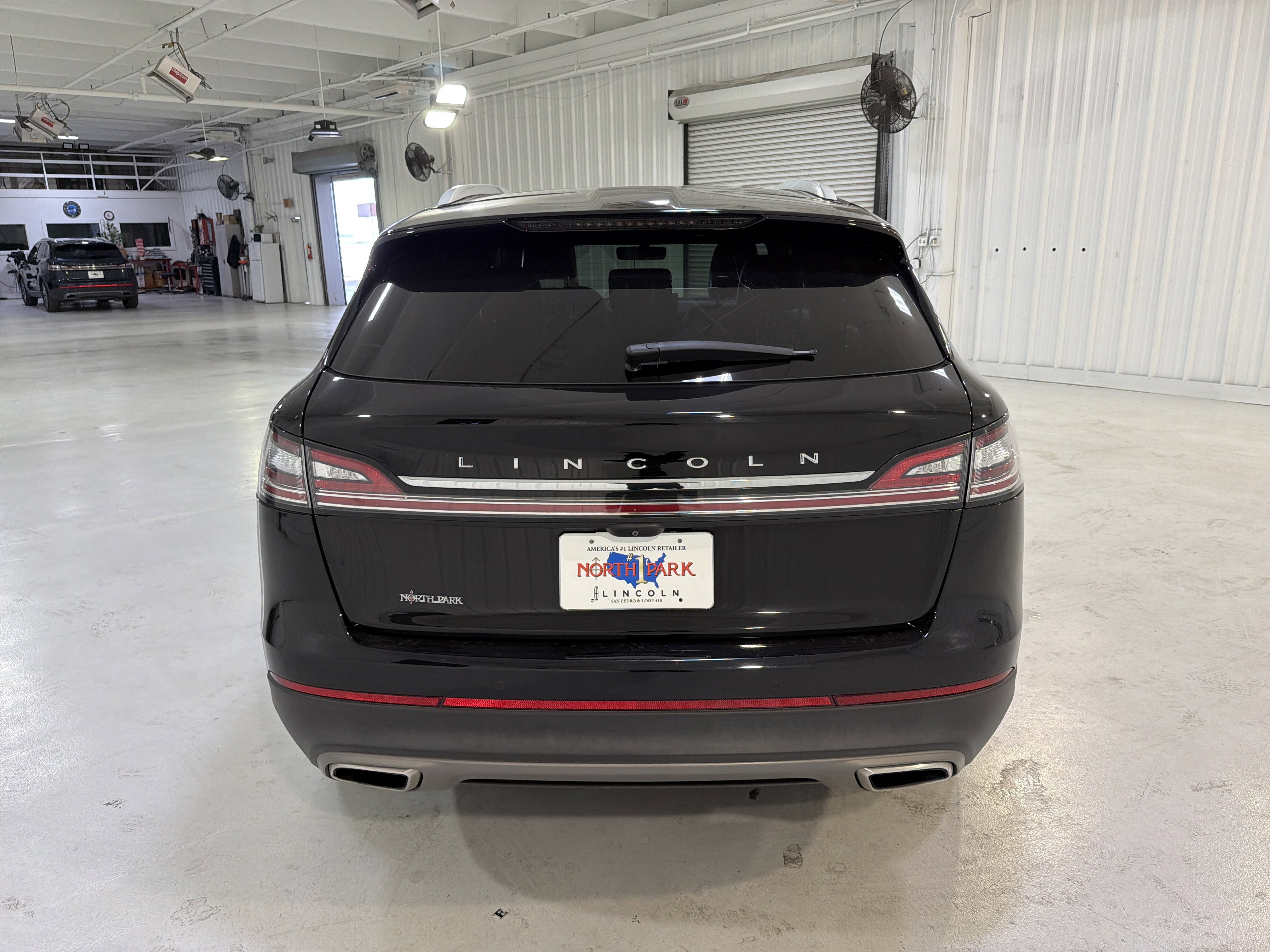 Used 2022 Lincoln Nautilus Reserve image 4