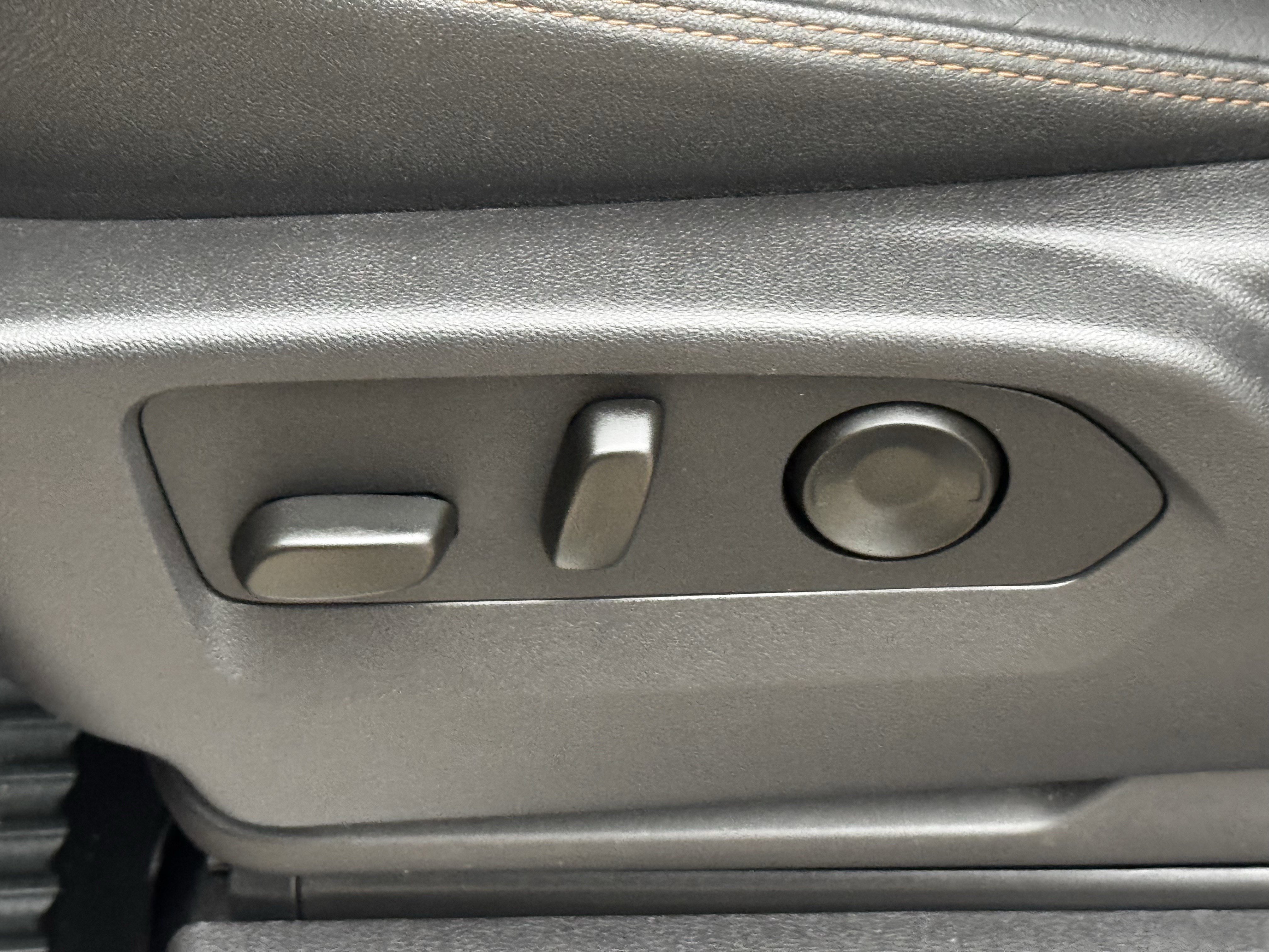 Used 2025 GMC Sierra 2500 AT4 image 31