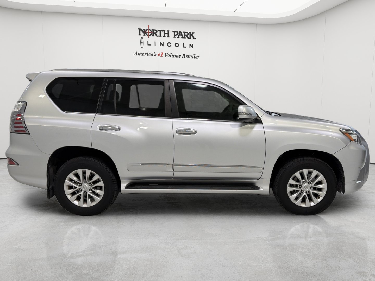 Used 2017 Lexus GX 460 Premium w/ Premium Package AWD/4WD image 6