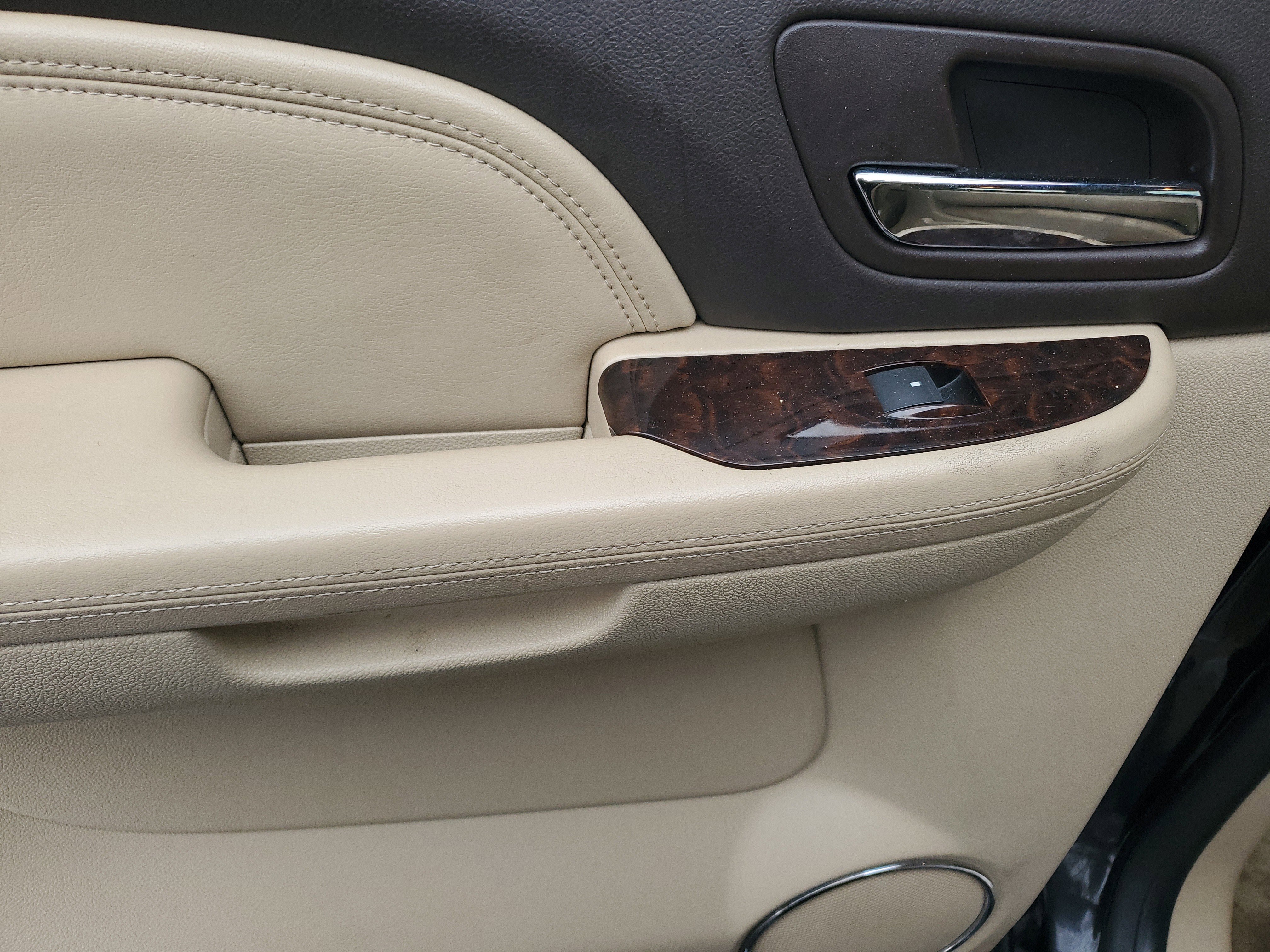 Used 2011 GMC Yukon XL Denali image 33