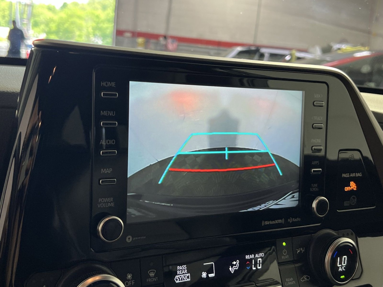 Used 2022 Toyota Highlander XLE AWD/4WD image 20
