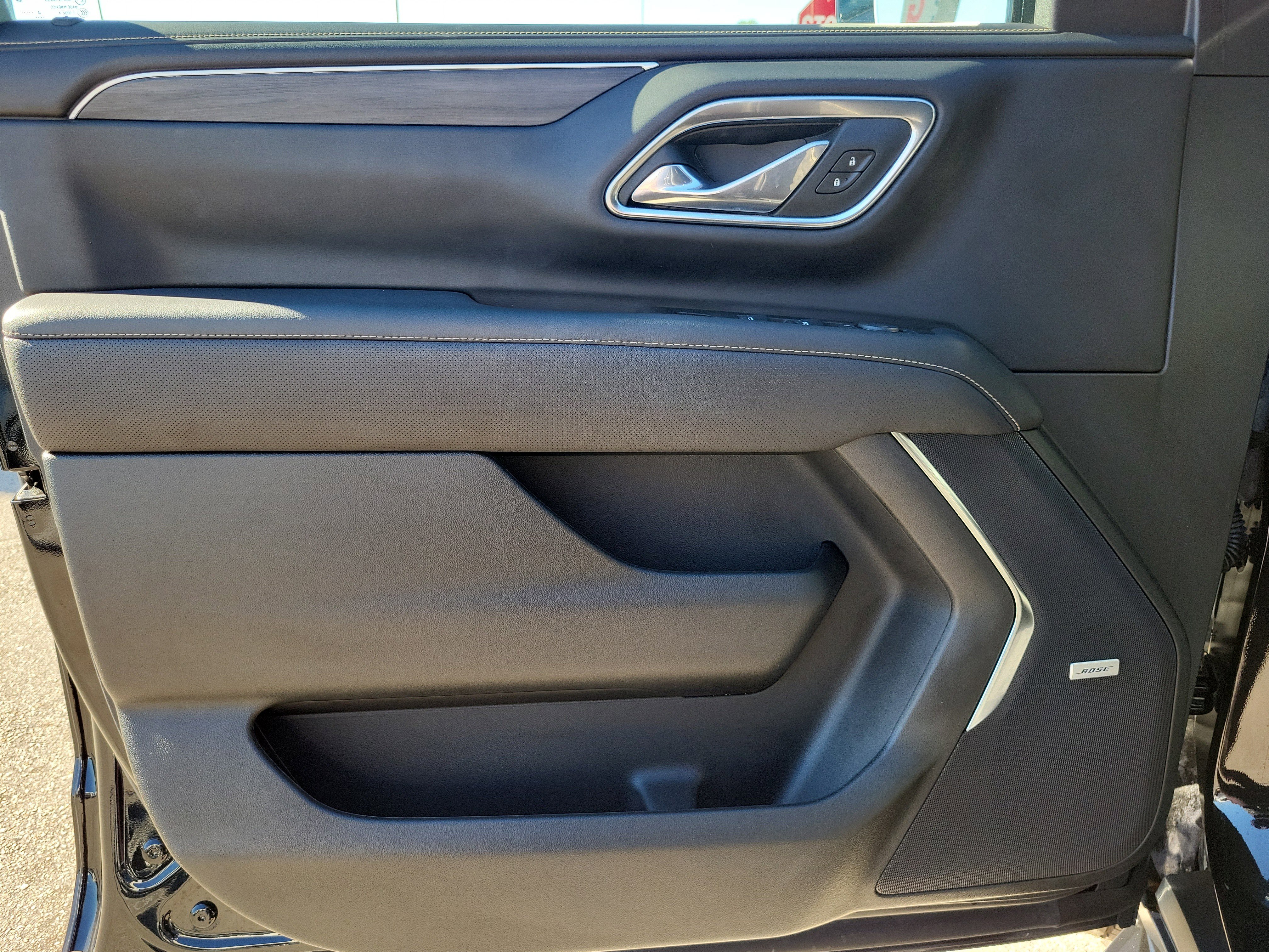 Used 2024 GMC Yukon SLT w/ SLT Luxury Package image 22