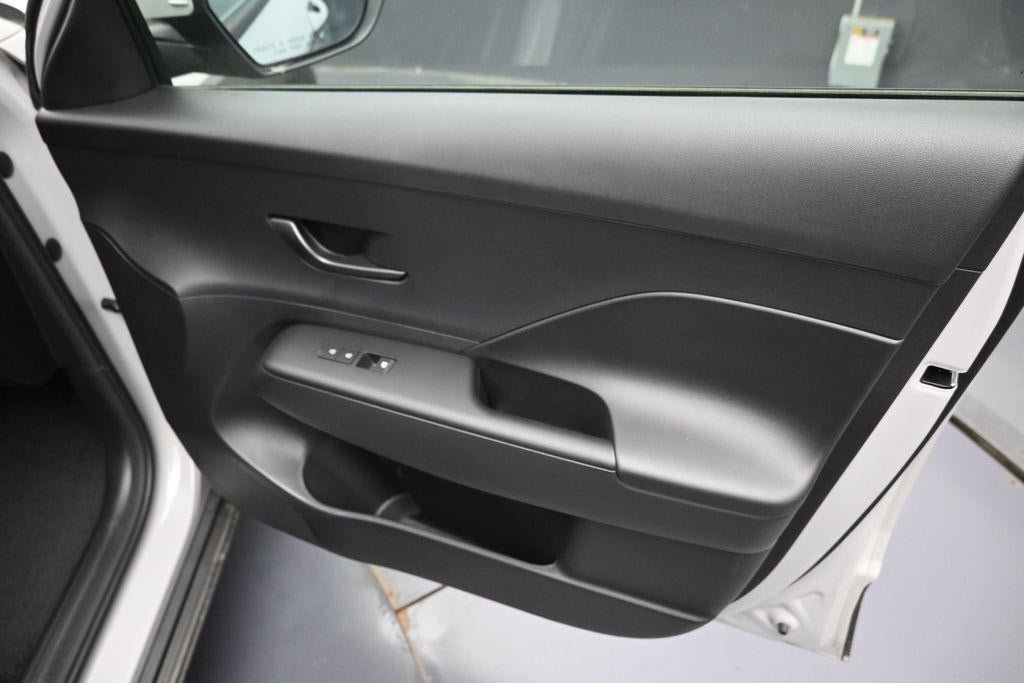 New 2027 Hyundai Kona SE FWD image 31