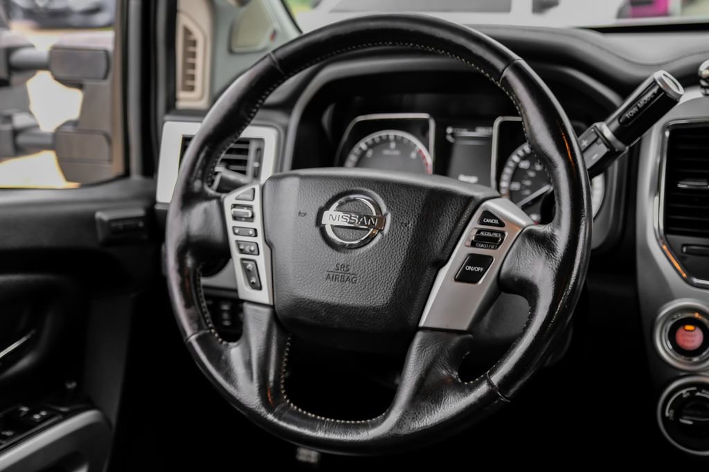 Used 2018 Nissan Titan PRO-4X w/ Pro-4x Convenience Package AWD/4WD image 15