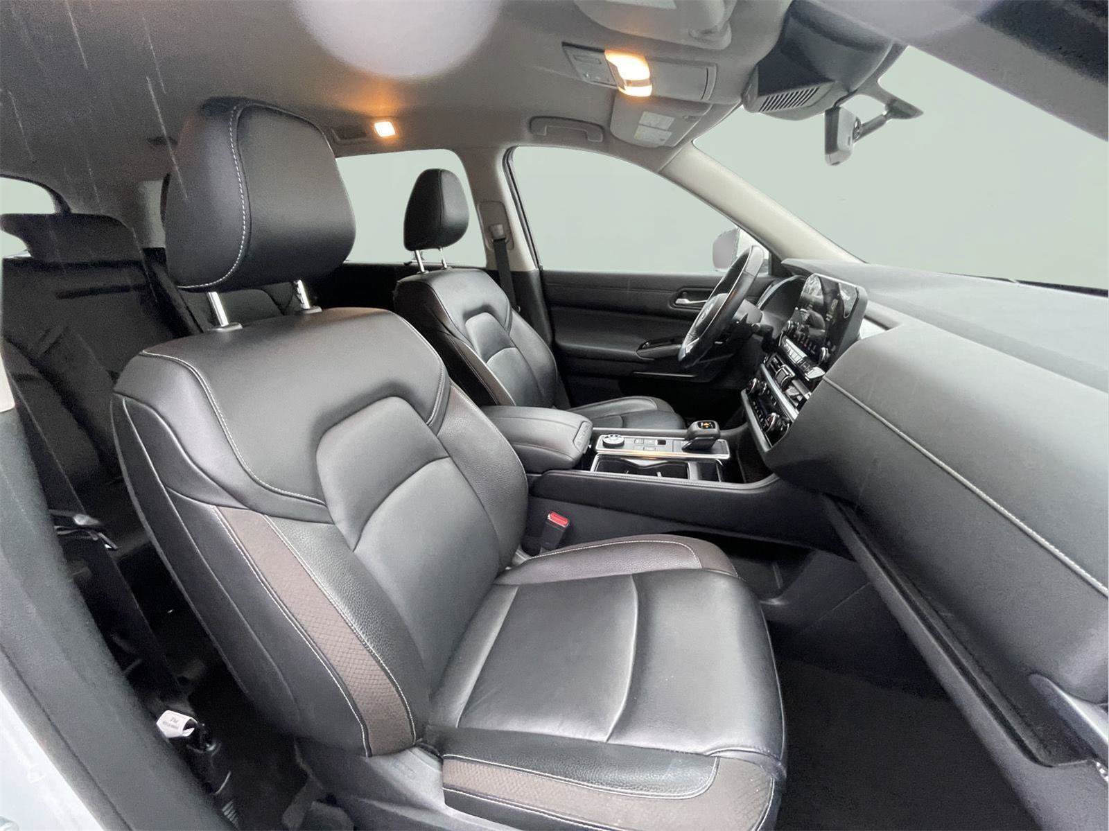 Used 2023 Nissan Pathfinder SL AWD/4WD image 21