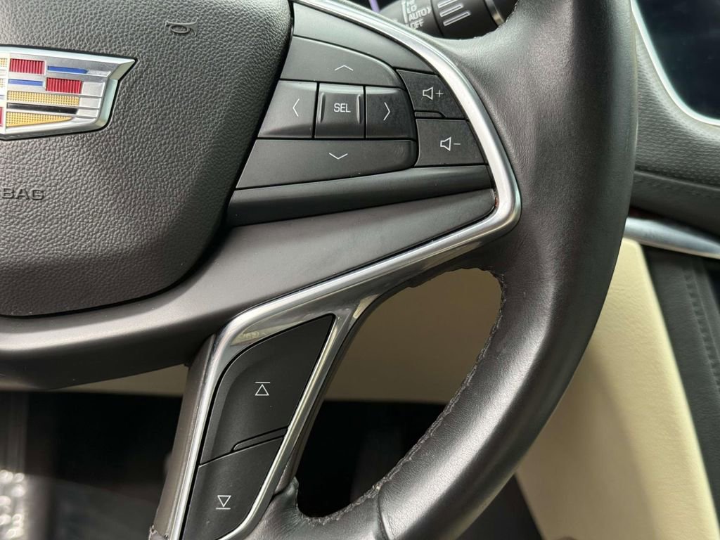Used 2017 Cadillac XT5 Luxury w/ Driver Awareness Package image 32