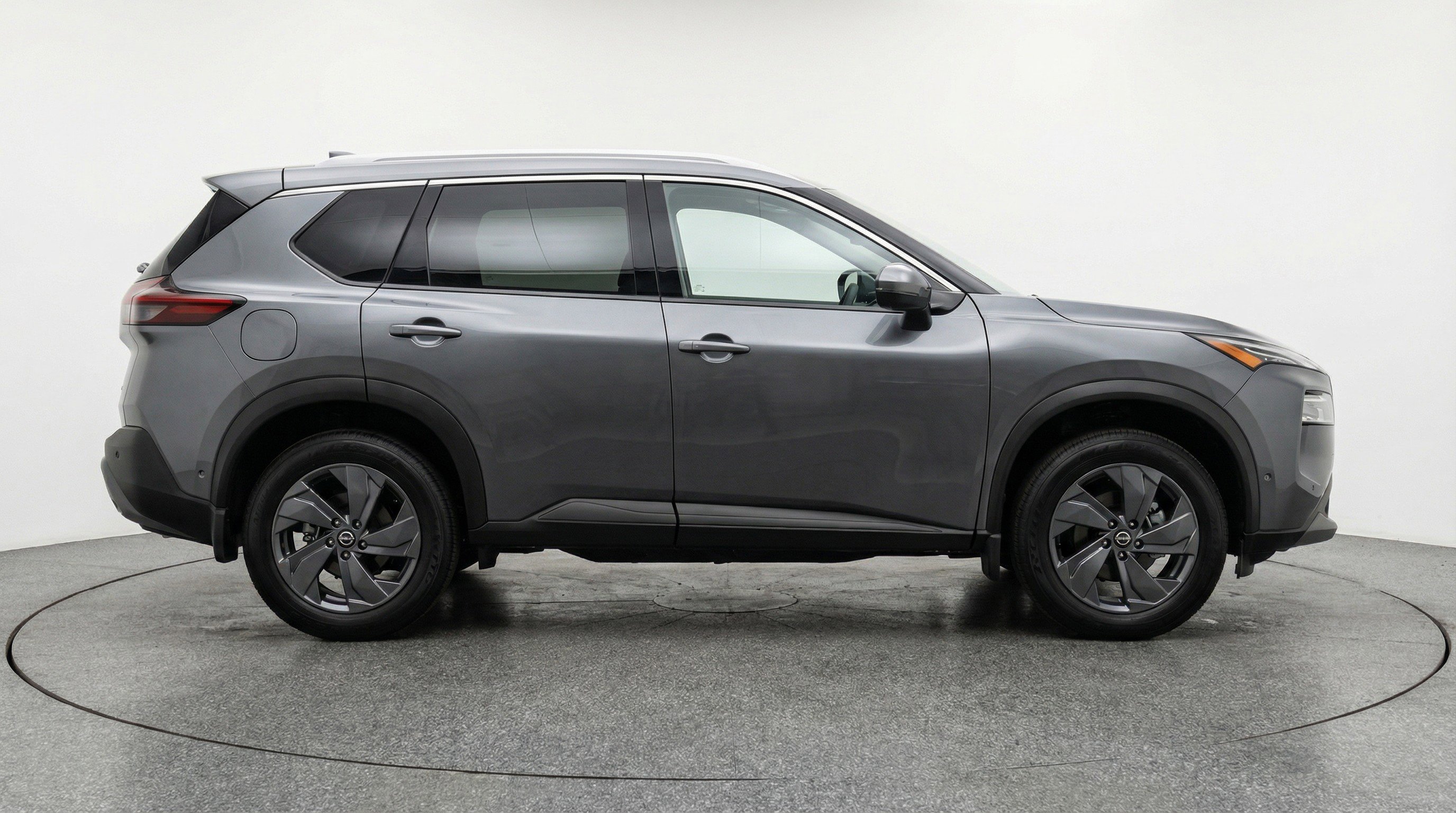 Used 2025 Nissan Rogue SV FWD image 11