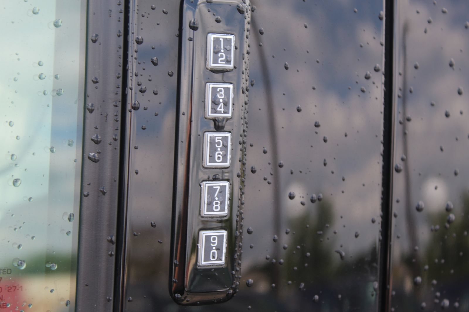 Used 2023 Ford F150 Lightning Platinum AWD/4WD image 4