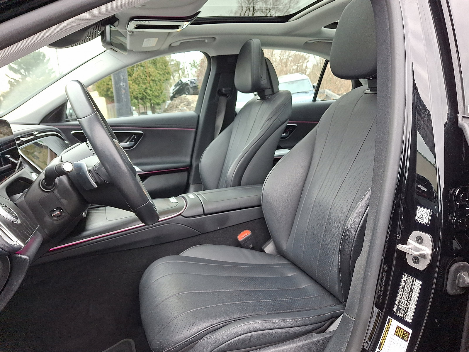 Used 2024 Mercedes-Benz E 350 4MATIC Sedan image 3