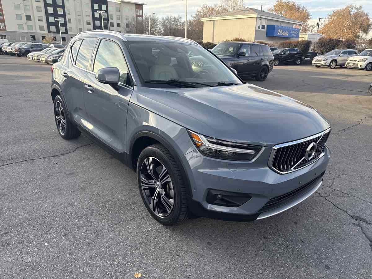 Used 2020 Volvo XC40 T5 Inscription w/ Protection Package Premier image 4