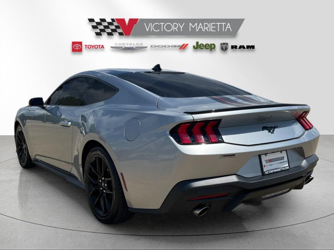 Used 2024 Ford Mustang Coupe RWD image 3