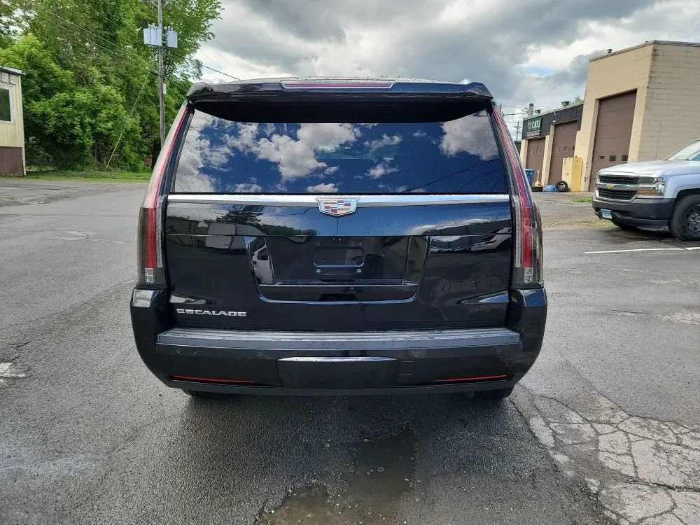 Used 2018 Cadillac Escalade Luxury AWD/4WD image 6