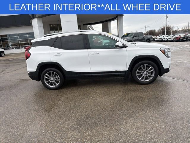 Used 2024 GMC Terrain SLT image 13