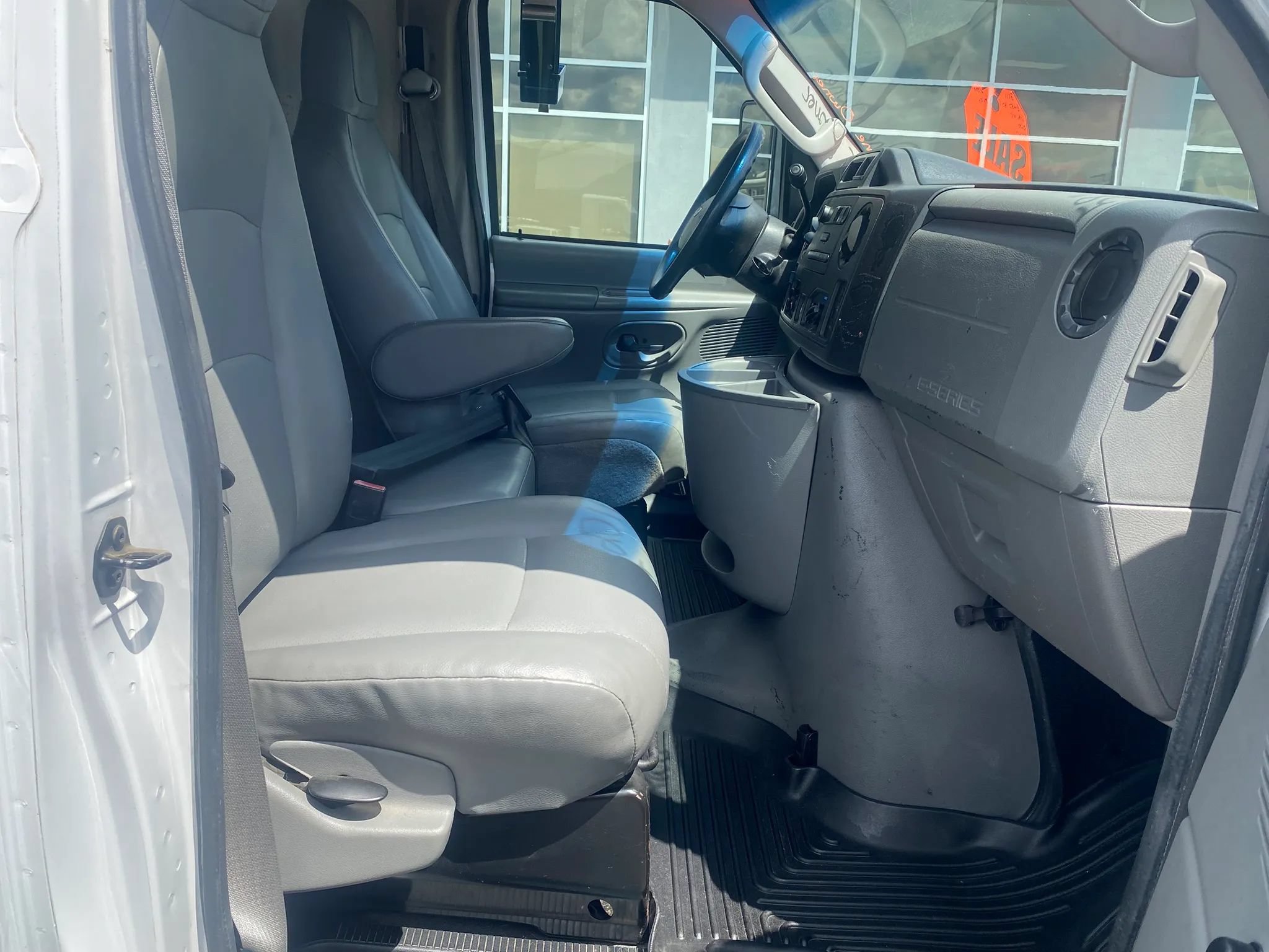 Used 2011 Ford E-450 and Econoline 450 Super Duty RWD image 15