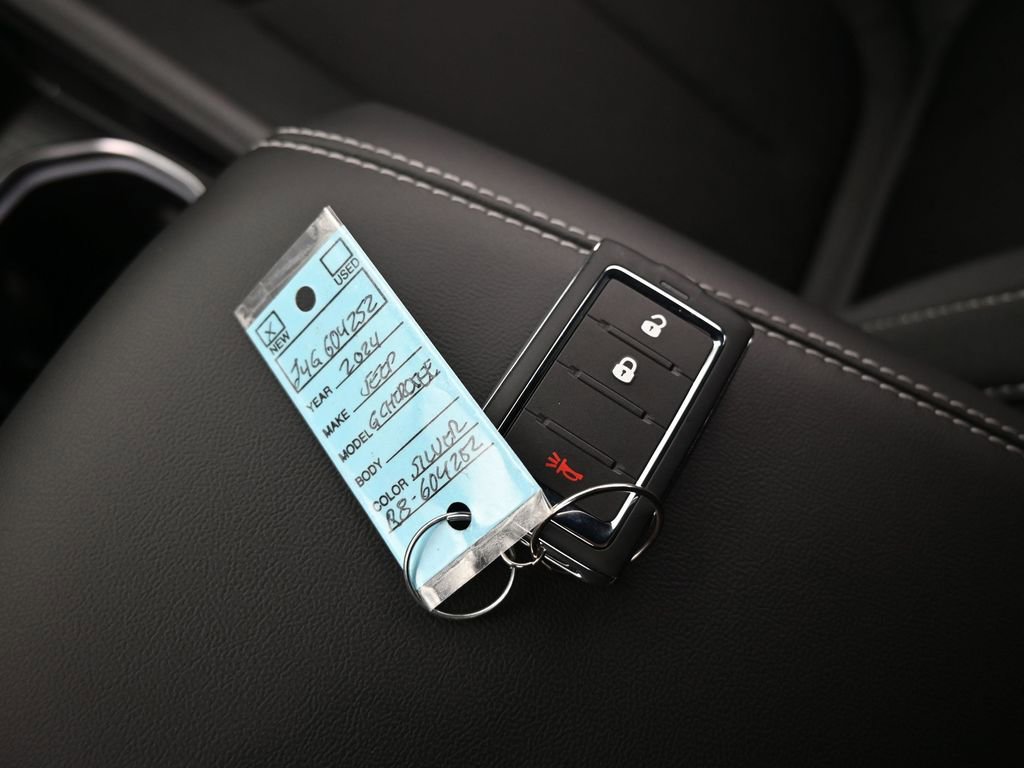 Used 2024 Jeep Grand Cherokee Laredo w/ Trailer Tow Package image 21