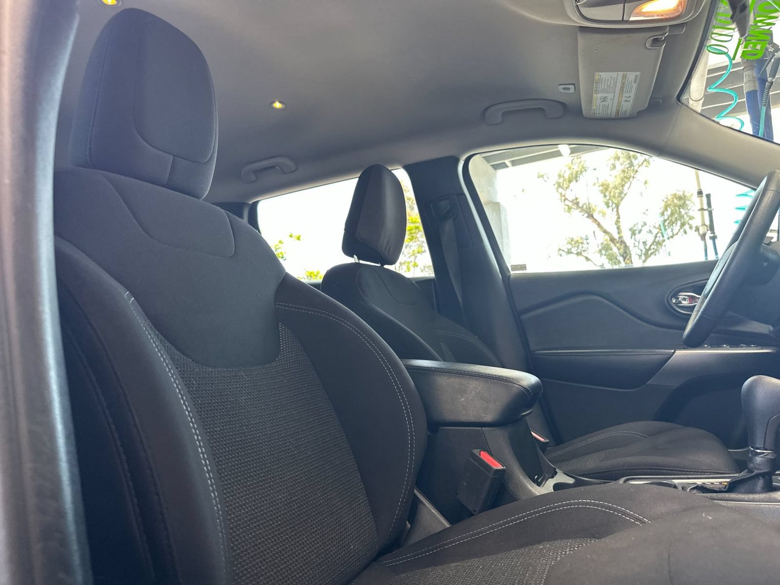 Used 2019 Jeep Cherokee Latitude w/ Popular Appearance Group AWD/4WD image 14