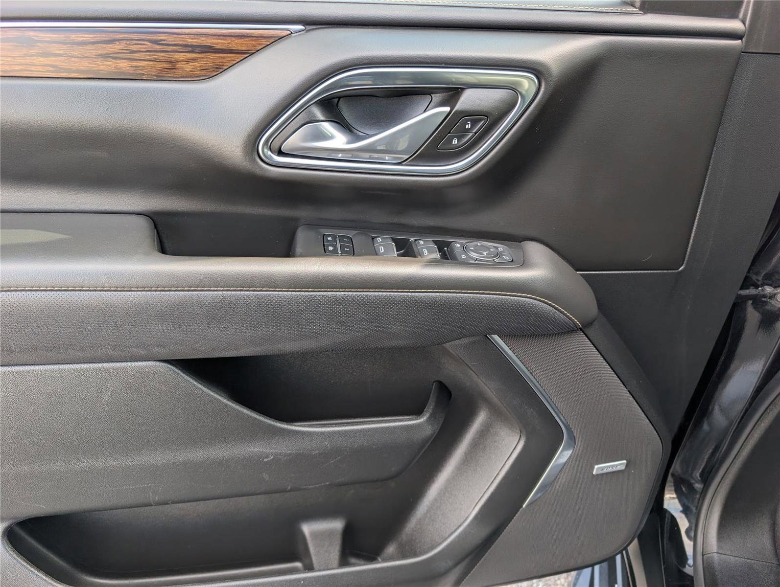 Used 2024 Chevrolet Suburban Premier image 21