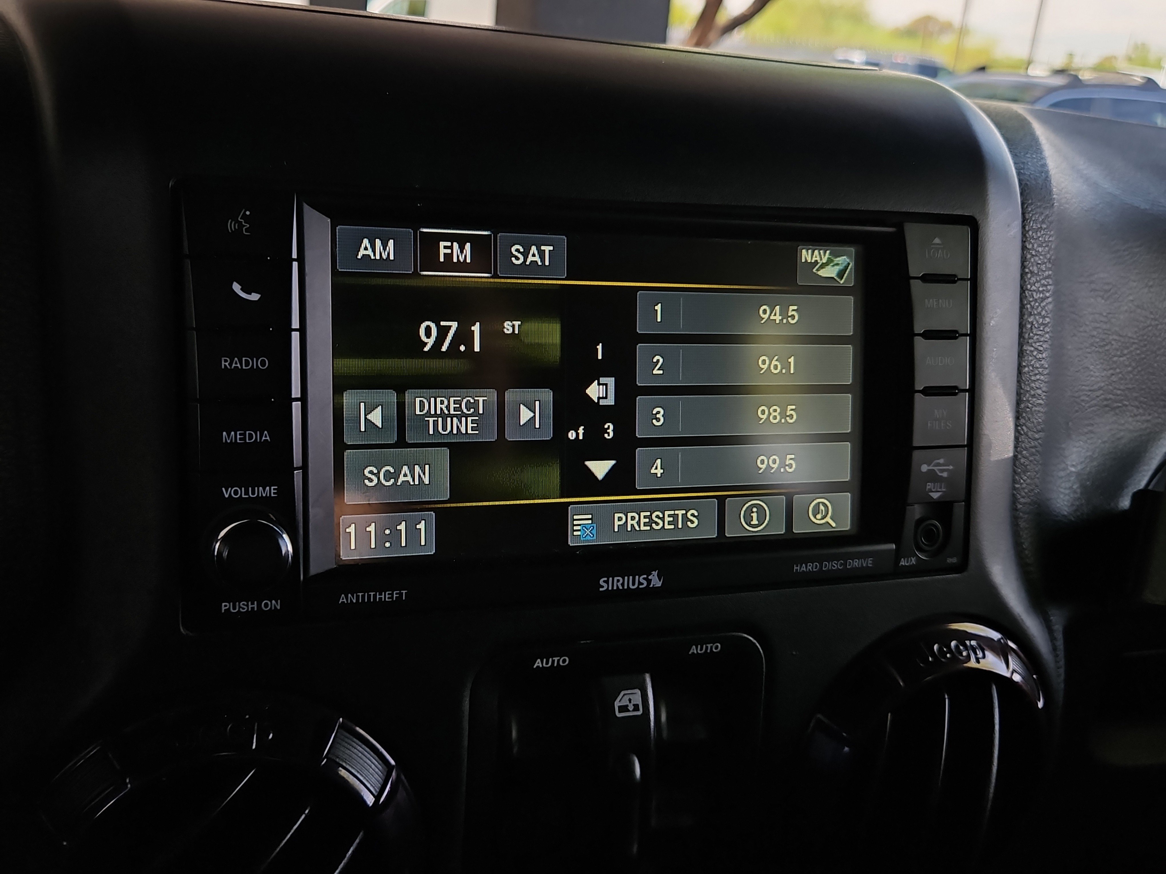 Used 2016 Jeep Wrangler Unlimited Rubicon w/ Connectivity Group image 15