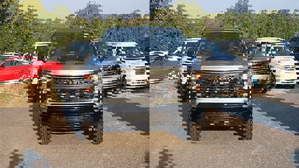 New 2026 Chevrolet Silverado 1500 Custom Trail Boss w/ Turbomax Blackout Package image 2