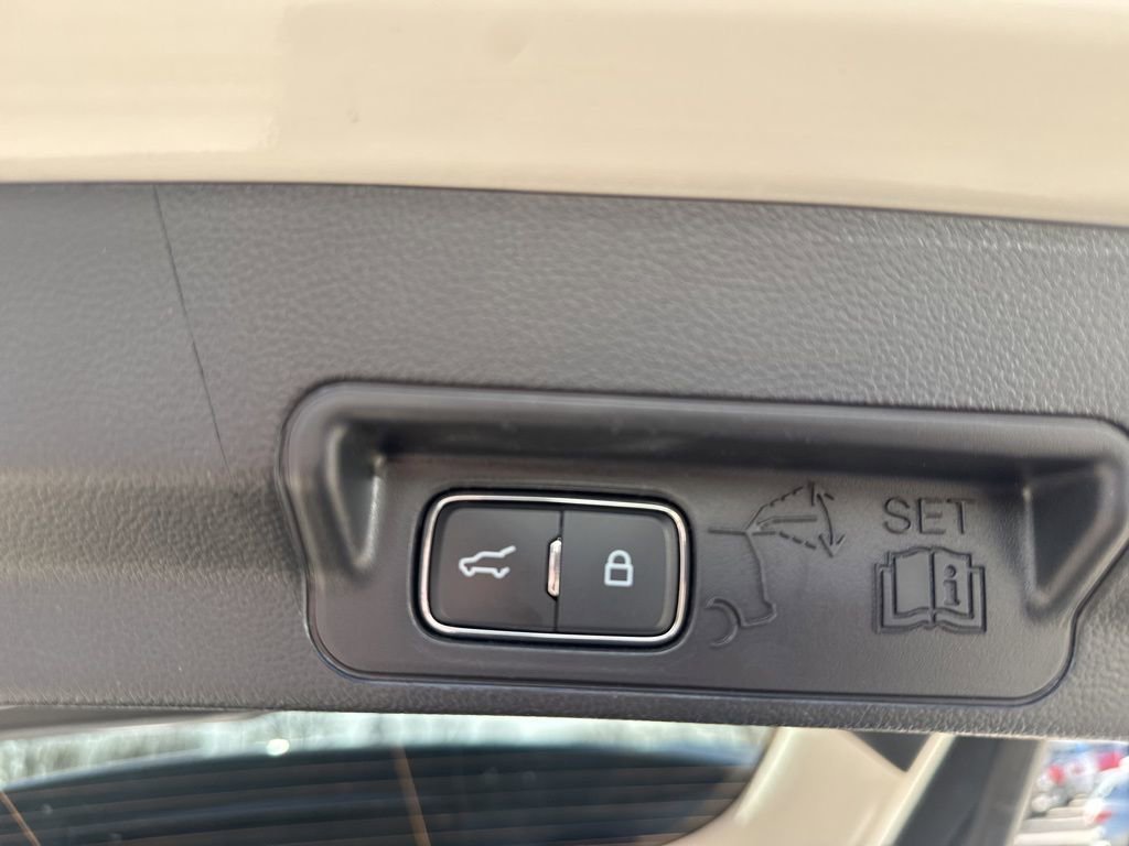 Used 2025 Ford Explorer Platinum w/ Ultimate Package image 25