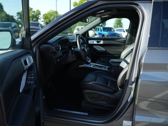 Used 2023 Ford Explorer Platinum w/ Technology Package AWD/4WD image 14