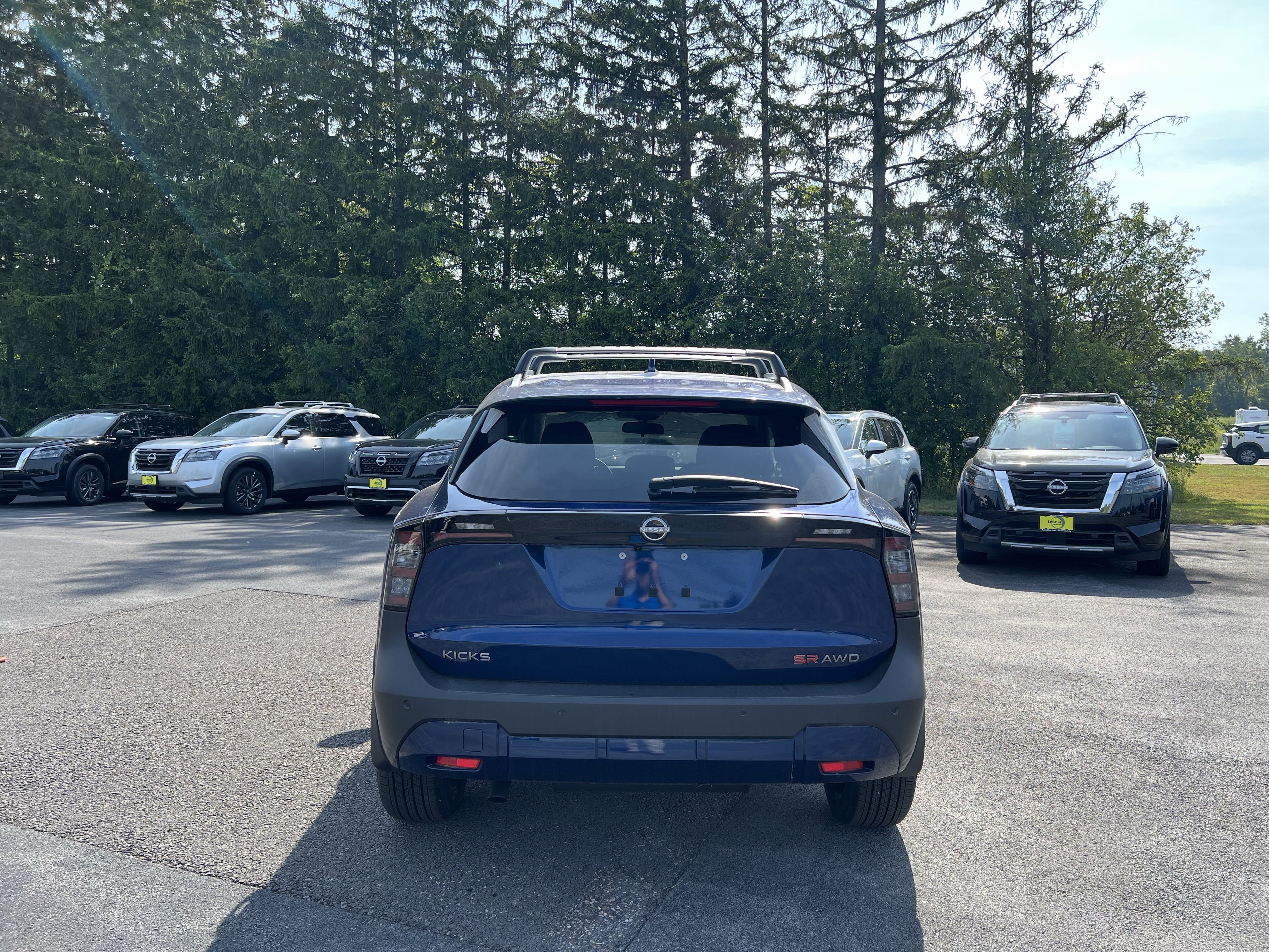 New 2025 Nissan Kicks SR image 7