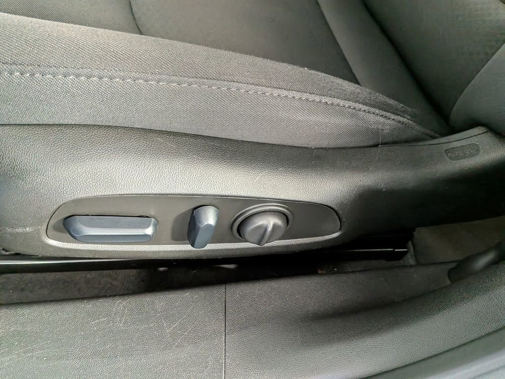 Used 2024 Chevrolet Malibu LT image 17