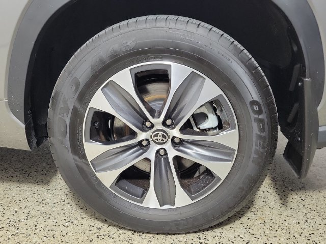 Used 2026 Toyota Highlander XLE AWD/4WD image 8