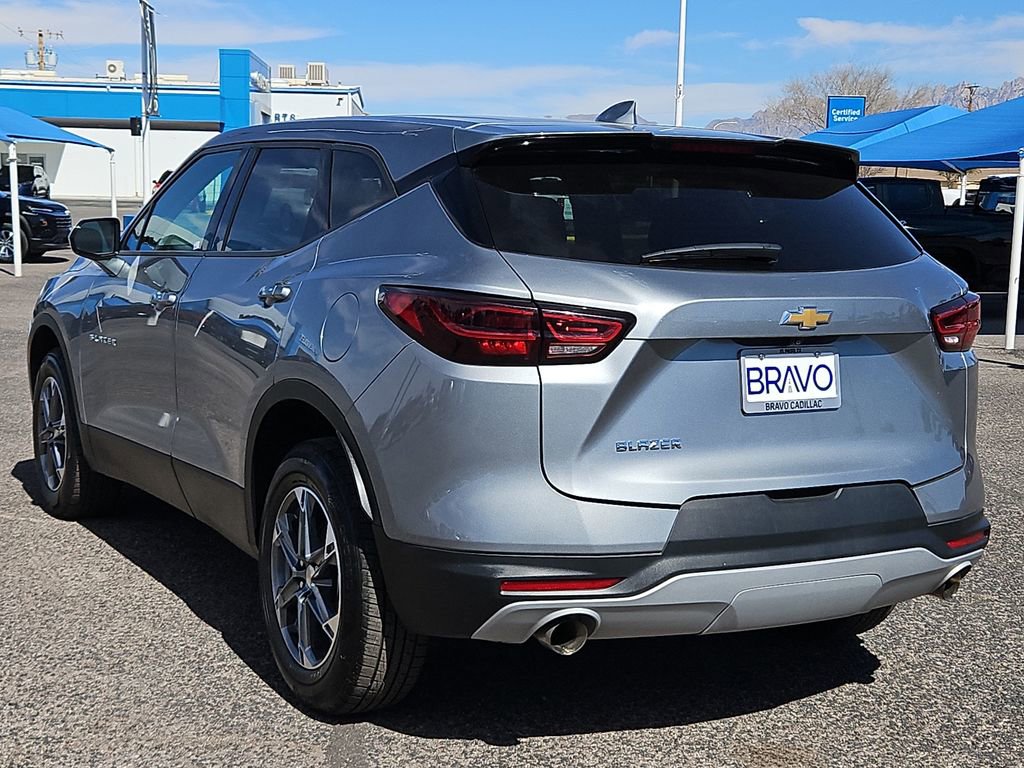 Used 2025 Chevrolet Blazer LT image 3
