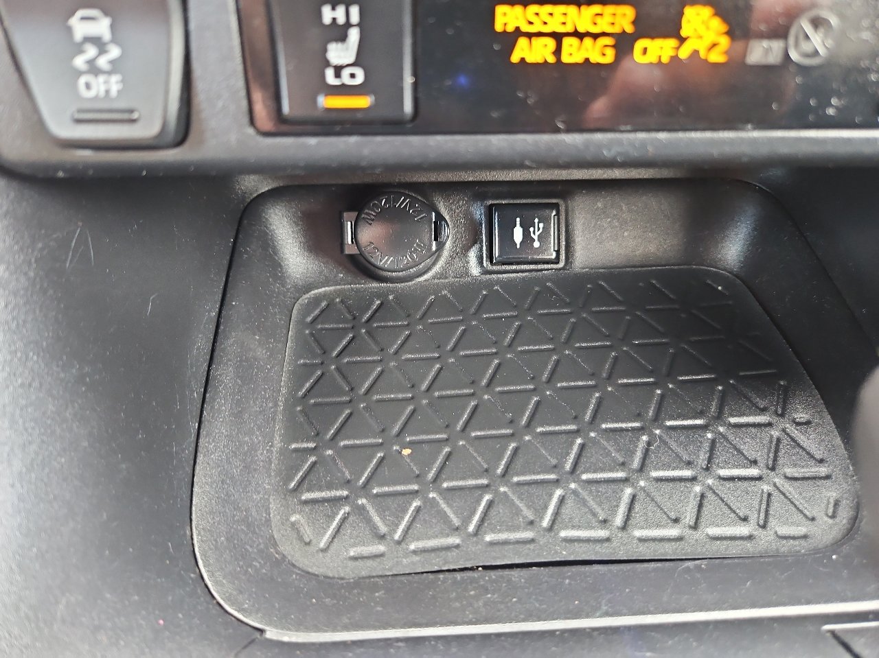 Used 2019 Toyota RAV4 XLE Premium image 36