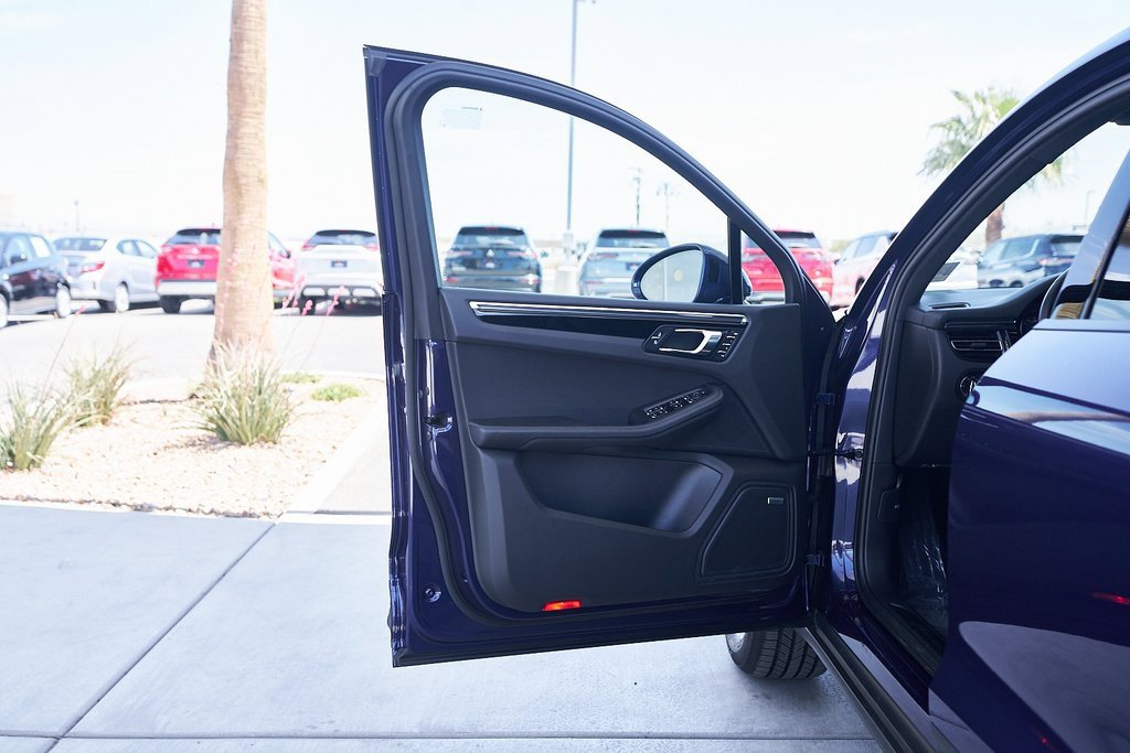 Used 2024 Porsche Macan image 17