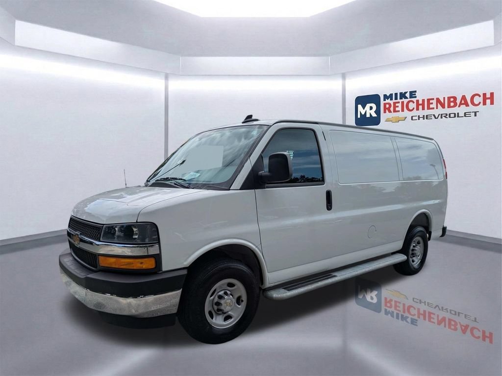 Used 2025 Chevrolet Express 2500 w/ Driver Convenience Package RWD image 8