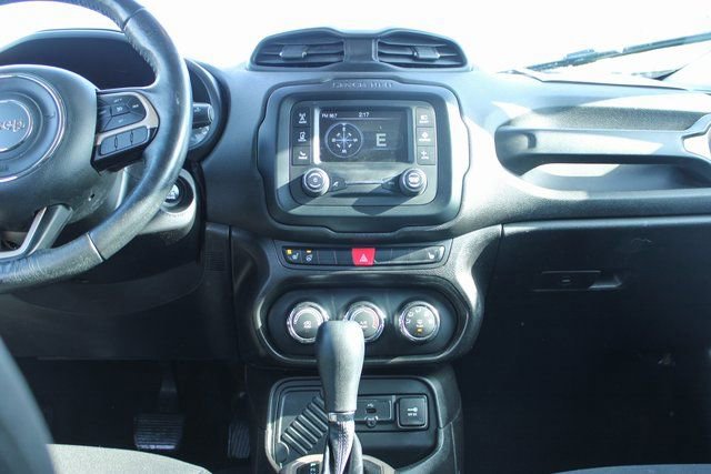 Used 2016 Jeep Renegade Latitude w/ Cold Weather Group FWD image 17