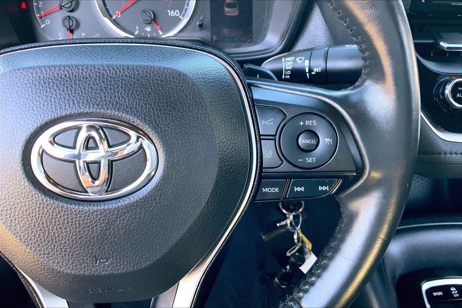 Used 2022 Toyota Corolla SE w/ Carpet Mat Package (TMS) FWD image 25