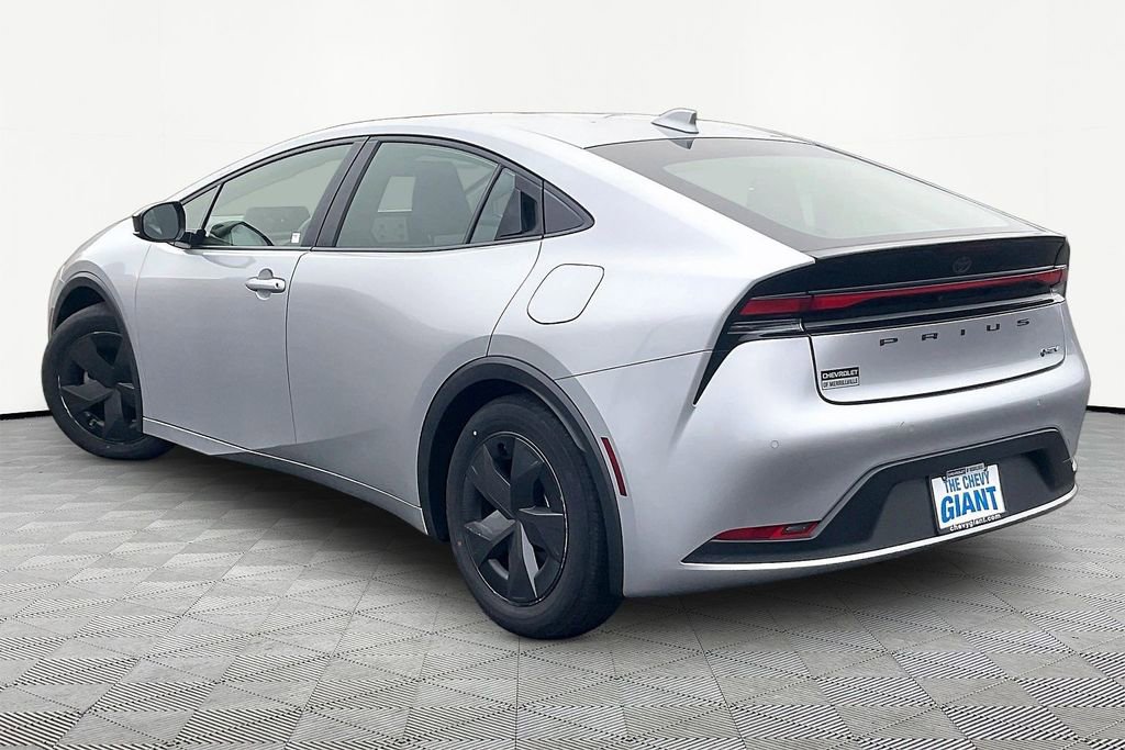 Used 2023 Toyota Prius LE image 4