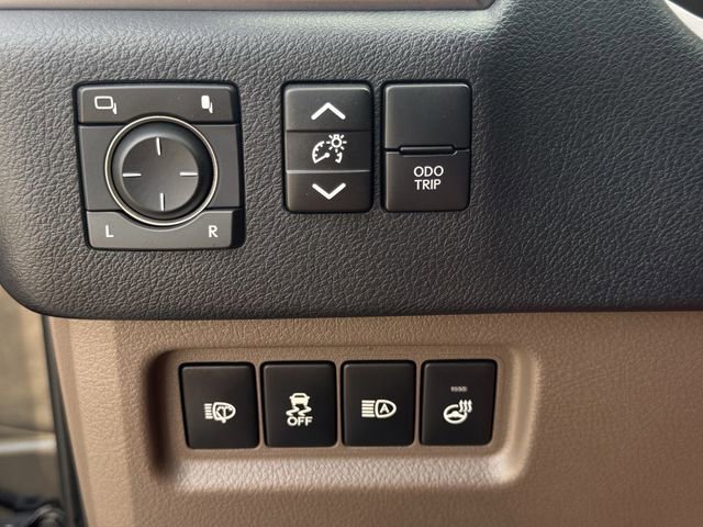 Used 2023 Lexus GX 460 Premium w/ Accessory Package image 24