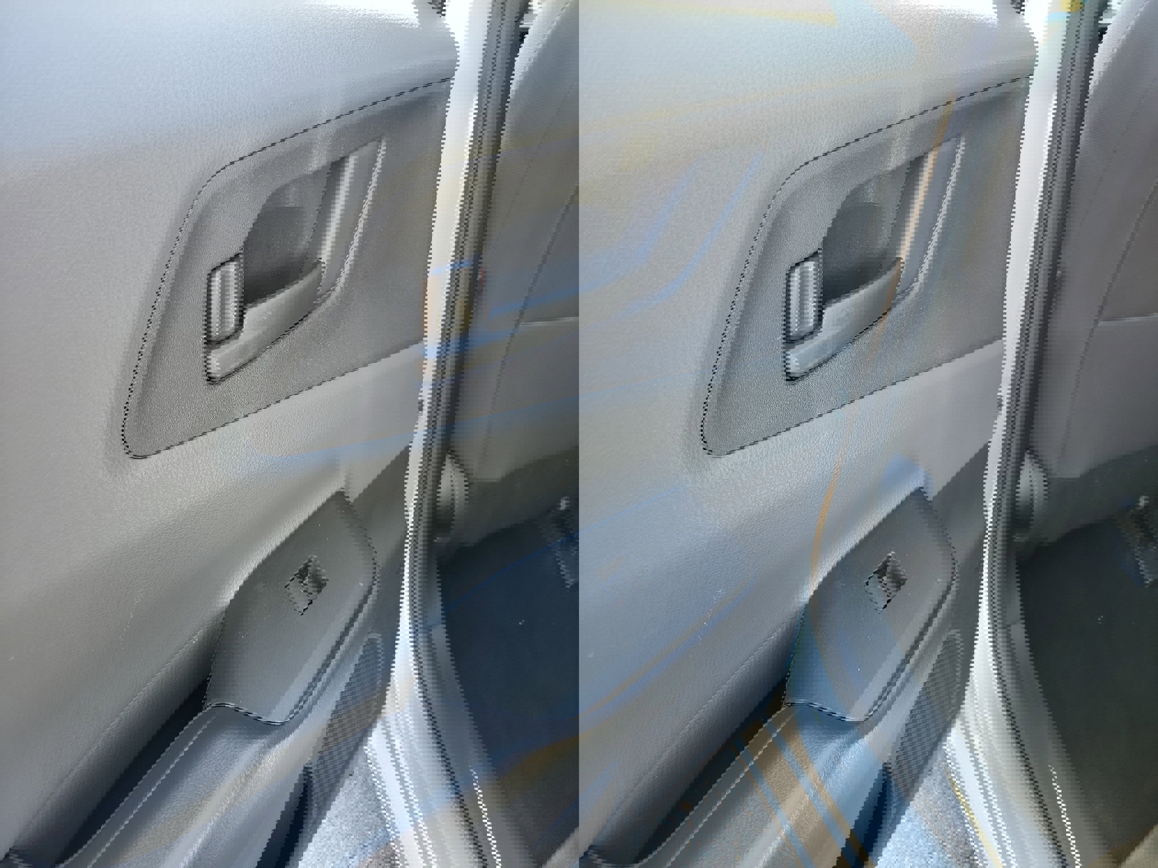 Used 2024 Toyota Prius LE FWD image 13