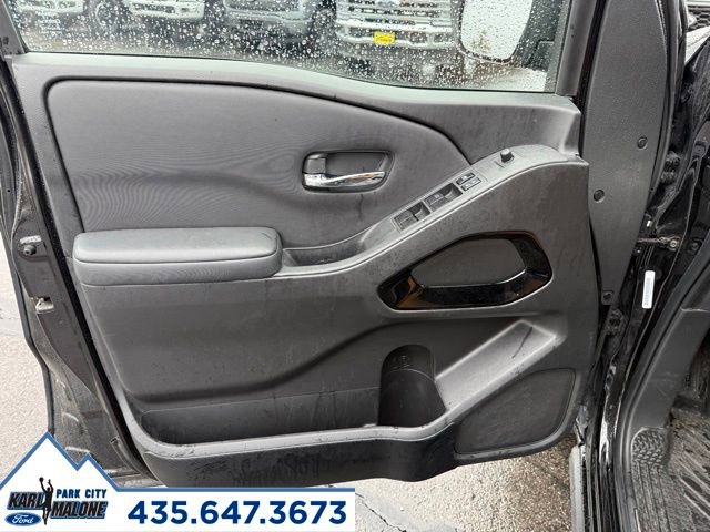 Used 2023 Nissan Frontier SV w/ Midnight Edition Package image 15