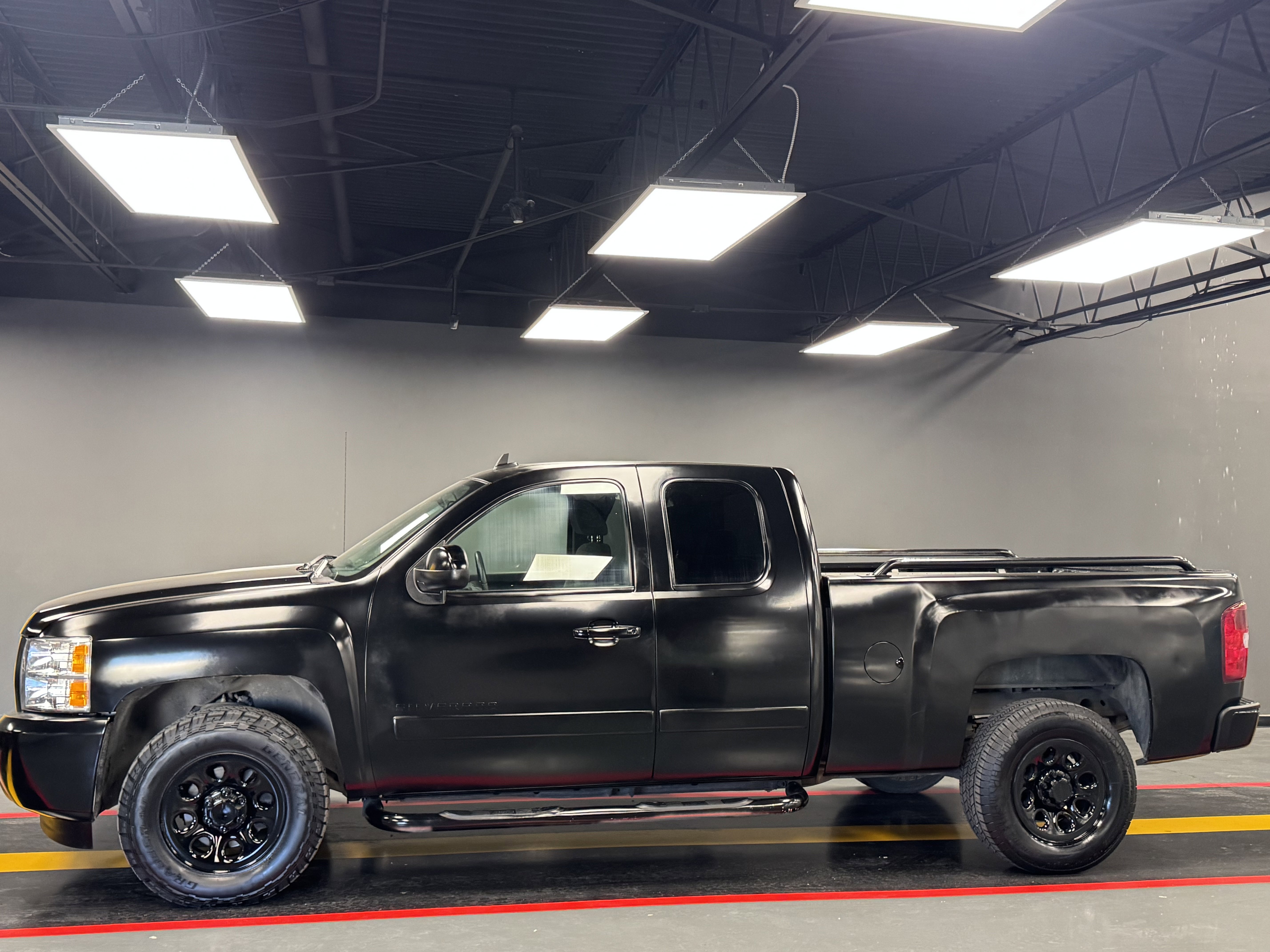 Used 2008 Chevrolet Silverado 1500 LT w/ Texas Edition RWD image 2
