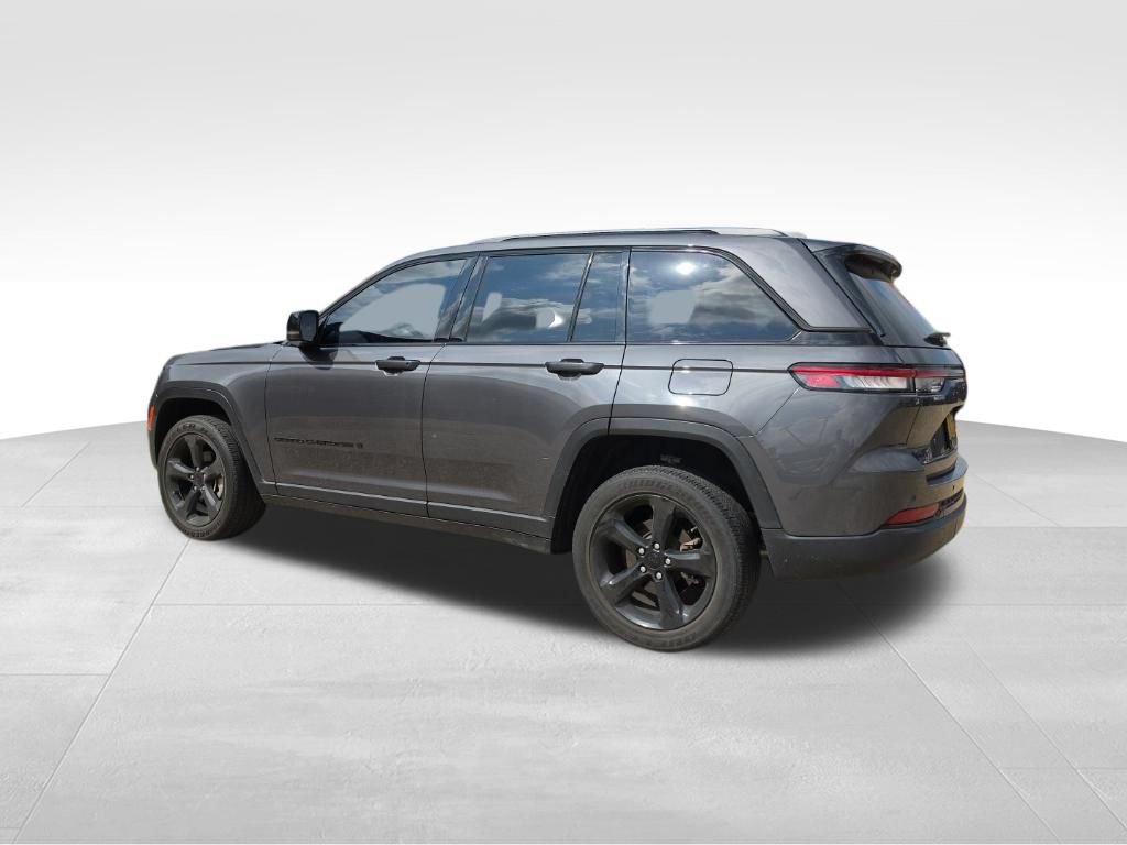 Used 2023 Jeep Grand Cherokee Altitude AWD/4WD image 11