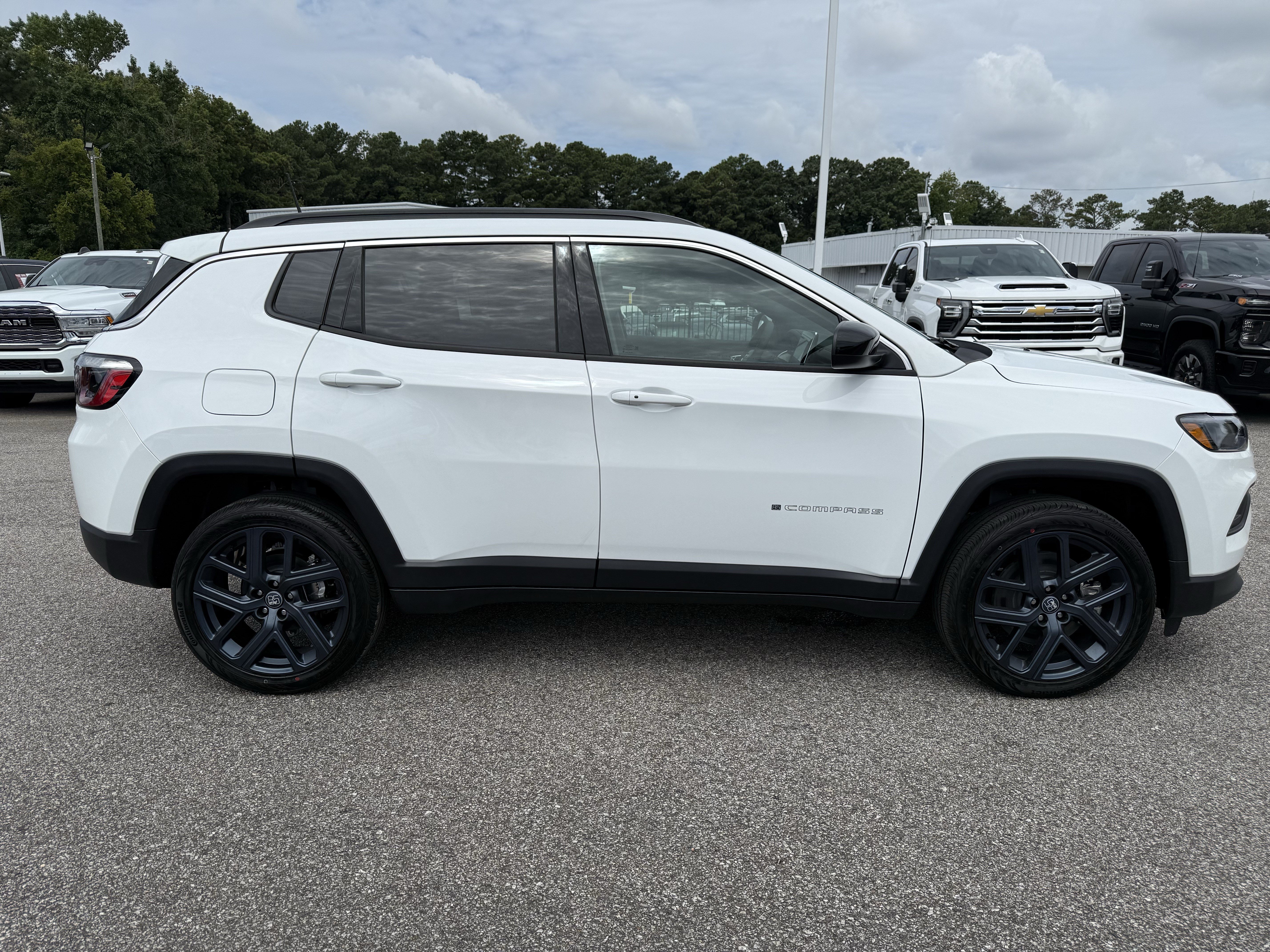 New 2026 Jeep Compass Latitude AWD/4WD image 11