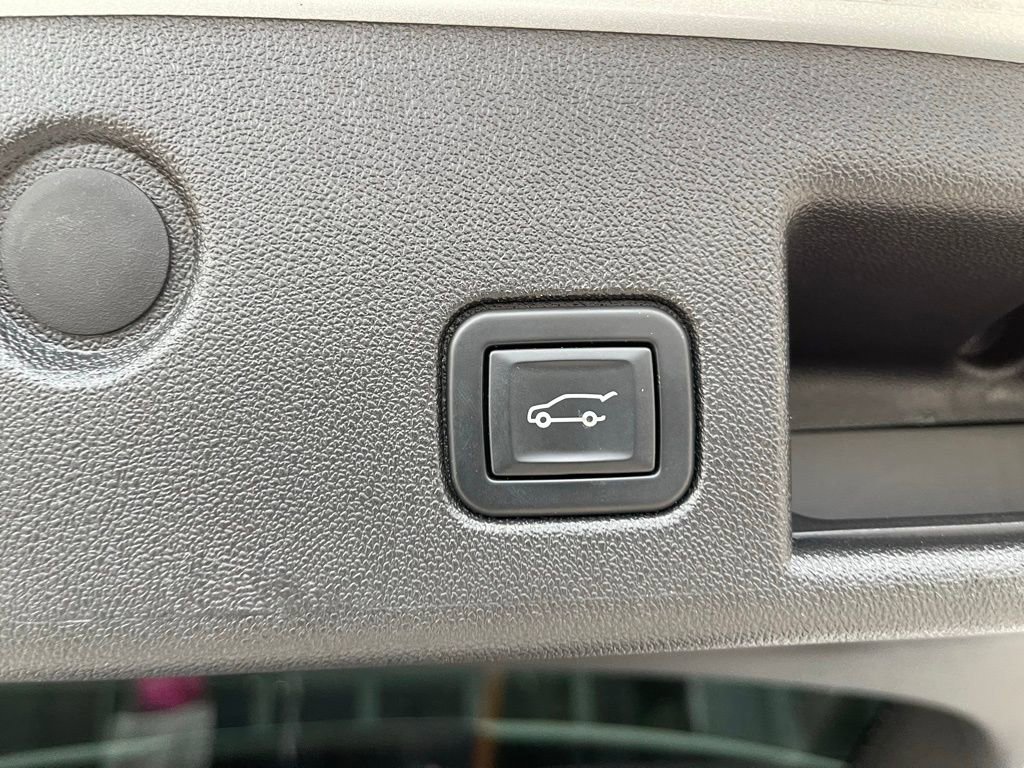 Used 2022 Chevrolet Equinox Premier AWD/4WD image 10