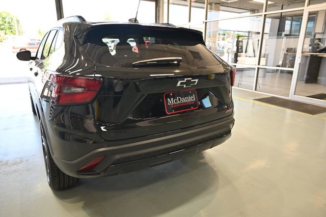 New 2026 Chevrolet Trax RS w/ Sunroof Package FWD image 6