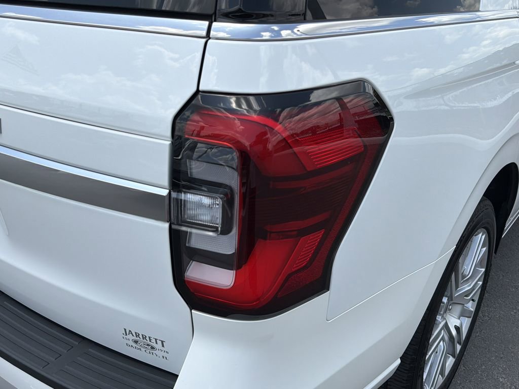 Used 2024 Ford Expedition Platinum RWD image 9
