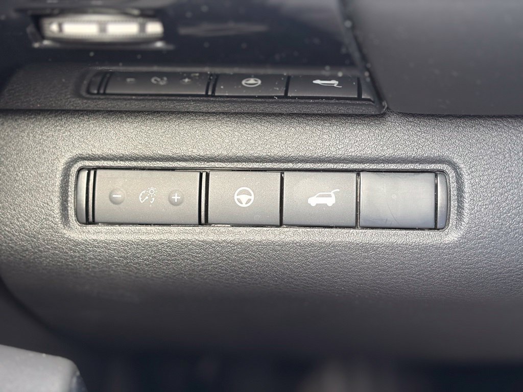 Used 2025 Nissan Pathfinder SV AWD/4WD image 33